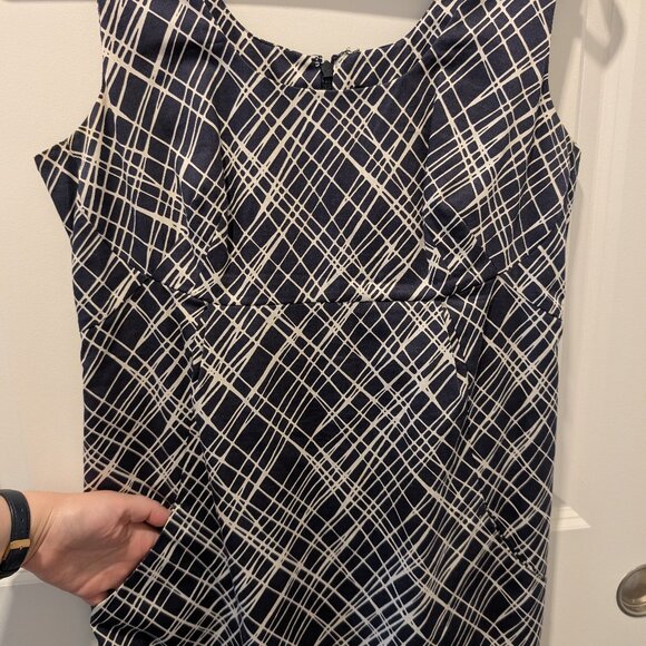 Sleeveless Sheath Dress with pockets, size 10 - Picture 3 of 7